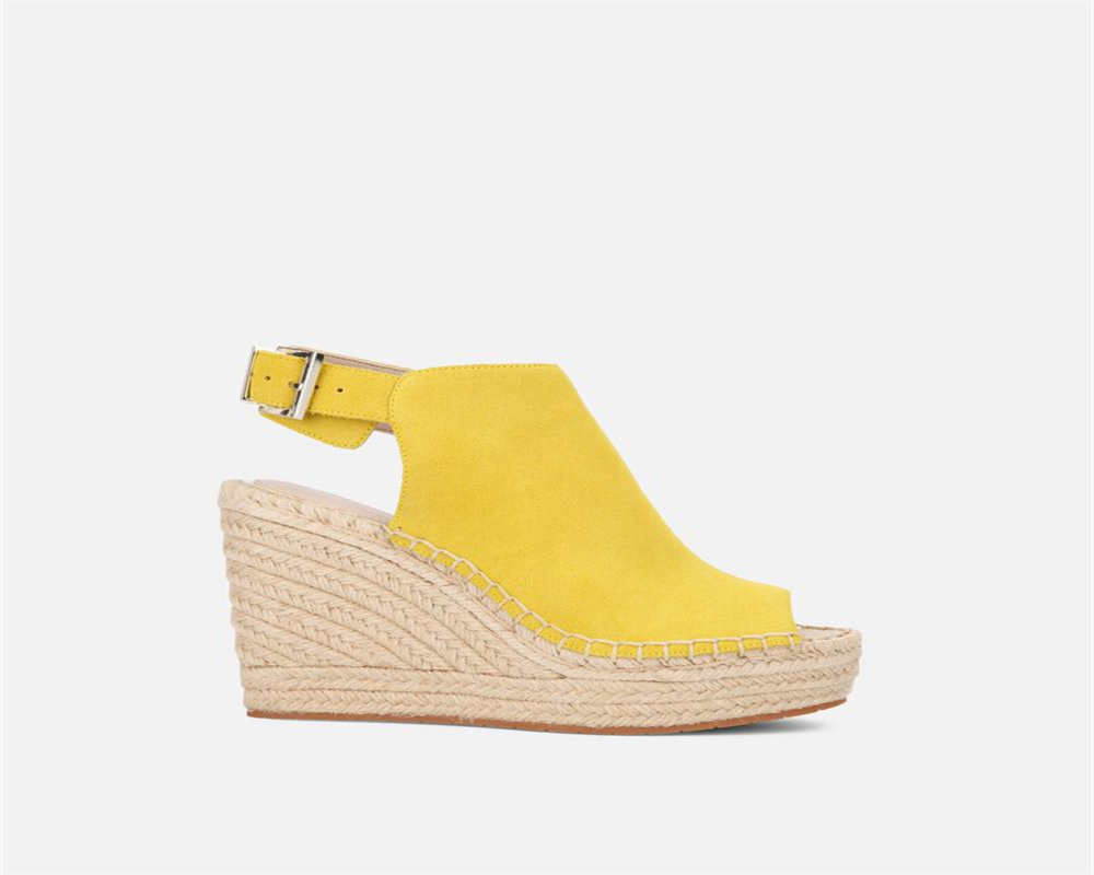 Sandálias femininas Kenneth Cole New York Olivia Buckle Wedge, amarelas, tamanho 8,5 M