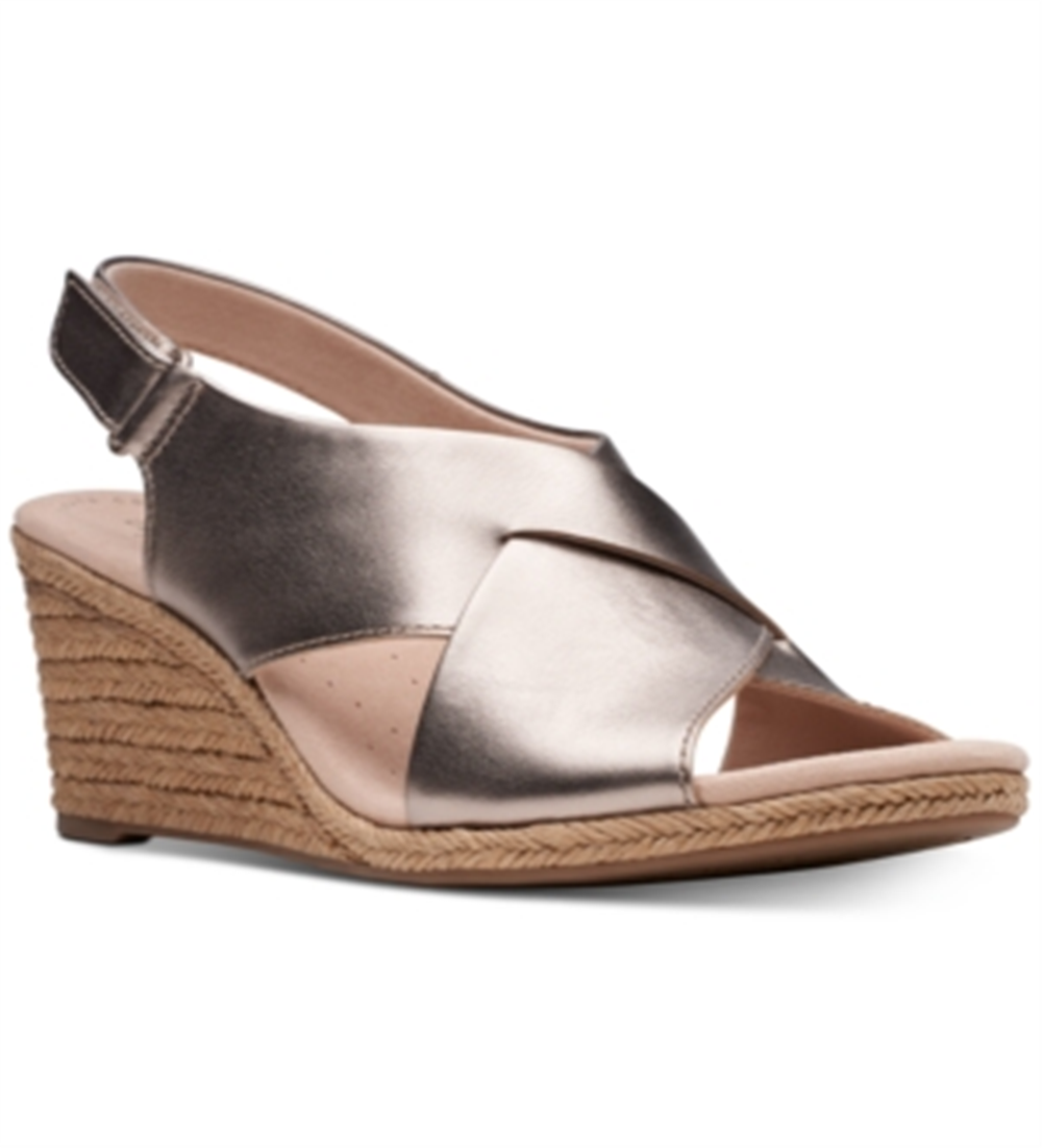 Sandália feminina Clarks Lafley Alaine Wedge em couro de grão integral cor de estanho, prata, tamanho 9 M
