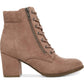 Botas femininas Madden Girl de camurça com bico amendoado e cano curto, tamanho 9,5 m