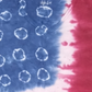 Camiseta feminina com estampa de bandeira americana e tingida em raspburry, tamanho X-S