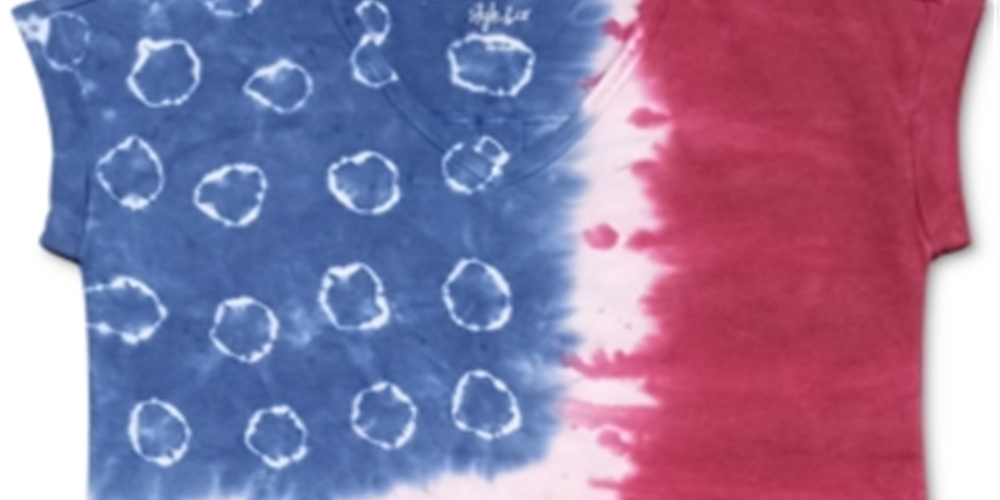 Camiseta feminina com estampa de bandeira americana e tingida em raspburry, tamanho X-S