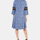 Vestido feminino Ny Collection Petite com acabamento em crochê e manga sino, azul, tamanho Petite M