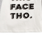 Camiseta estampada com este rosto para meninos First Impressions, tamanho 12 meses