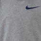 Camiseta Nike Little Boy's Elite Pod com estampa de logotipo, branca, tamanho 6
