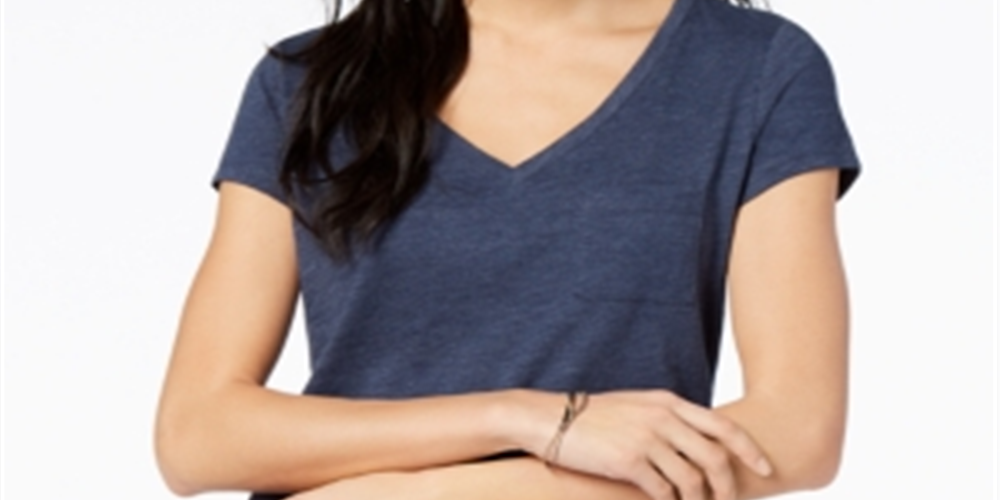 Camiseta feminina Maison Jules com decote em V e bolso aplicado, azul, tamanho P