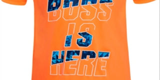 Camiseta estampada Boss para meninos da Under Armour, laranja, tamanho 4