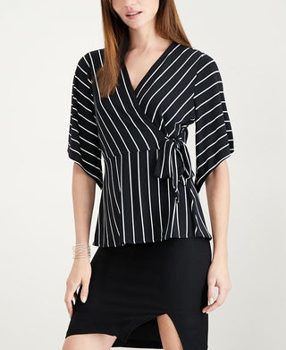 Blusa feminina Alfani com detalhe de gravata e sobrepeliz, preta, tamanho pequeno e pequeno