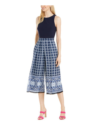 Macacão feminino Vince Camuto com decote em joia e estampa azul, tamanho 12