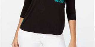 Blusa feminina Thalia Sodi com bolso aplicado e manga 3/4, preta, tamanho médio