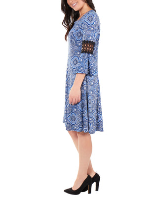 Vestido feminino NY Collection com manga sino e acabamento em crochê, azul, tamanho pequeno médio