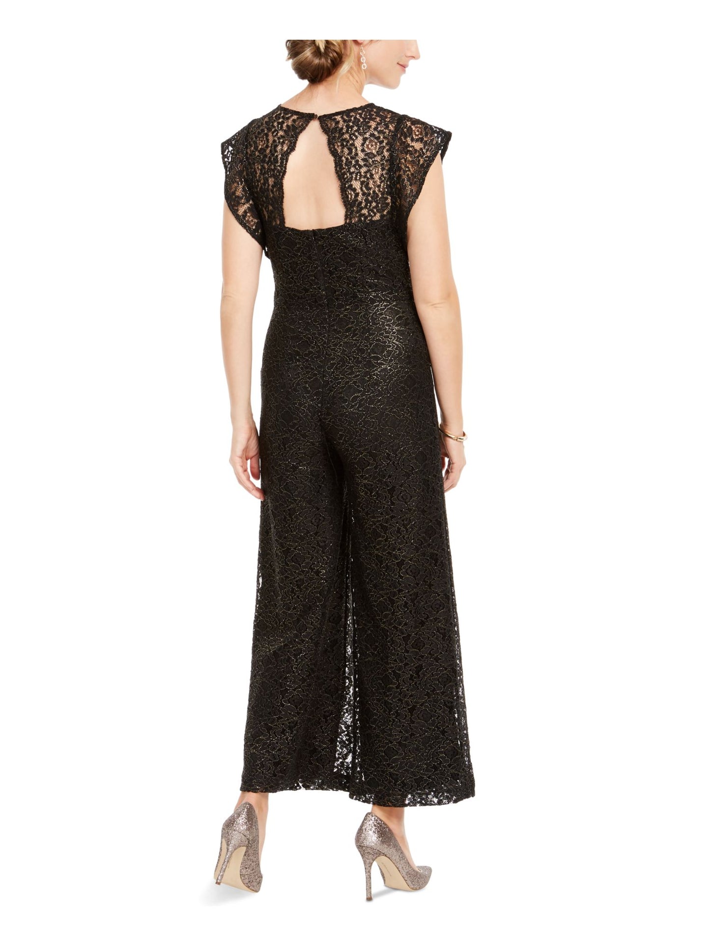 Macacão capri Donna Feminino Ricco New York com renda floral e manga curta, decote ilusão, preto, tamanho 6
