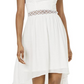 Vestido BCX Junior com corte alto e baixo, com acabamento em crochê e vieira, tamanho 1, branco