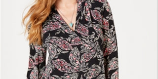 Camisa feminina plissada de malha paisley com decote em V, preta, vários tamanhos P