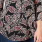 Camisa feminina plissada de malha paisley com decote em V, preta, vários tamanhos P