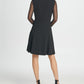 Blusa feminina DKNY de manga comprida com decote em joia e ajuste curto, estilo flare, preta, tamanho 12