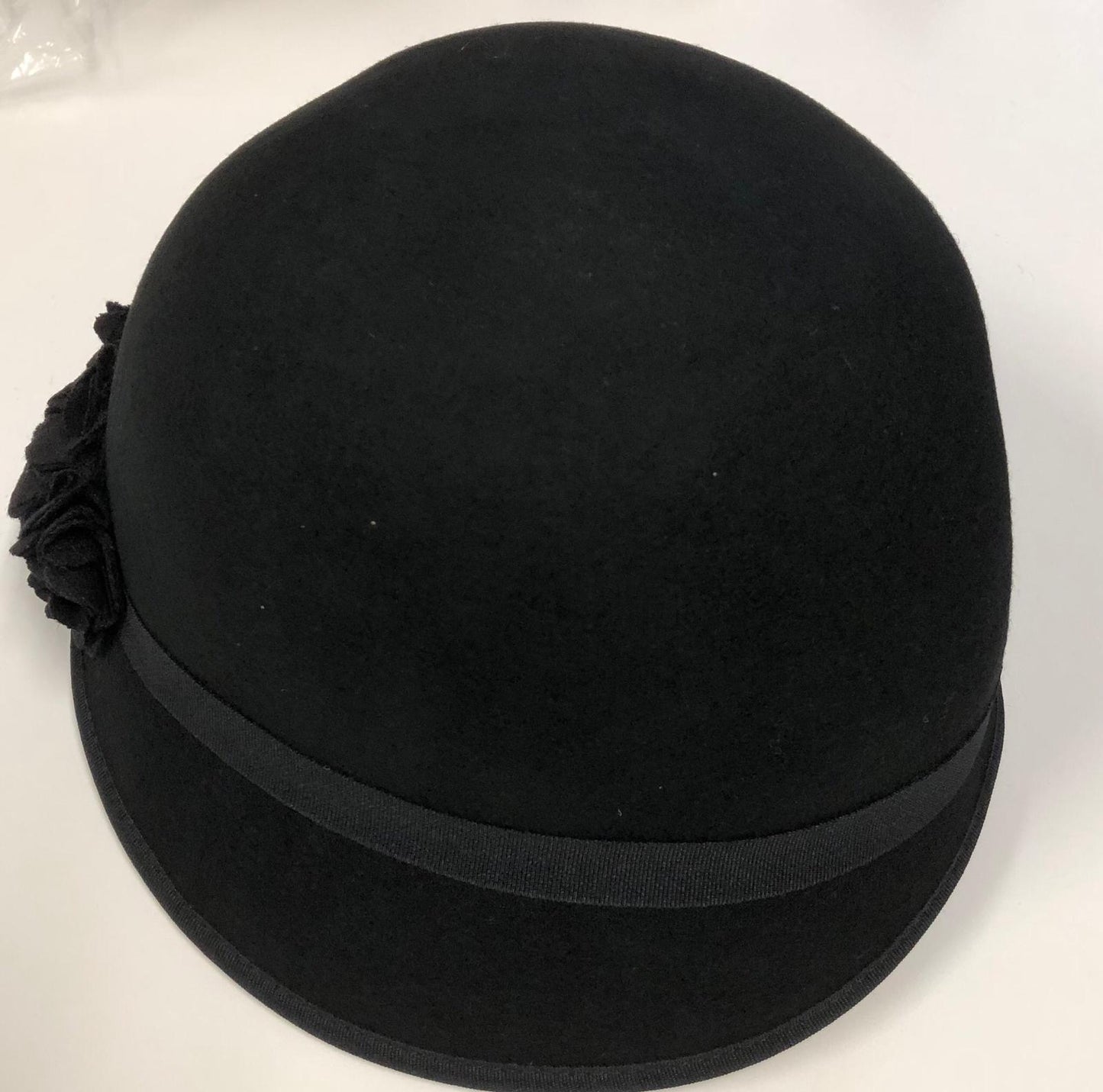 Boné feminino Nine West de feltro e flores, preto, tamanho P/M