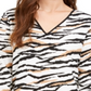 Blusa feminina Alfani com decote em V e estampa animal, preta, tamanho grande