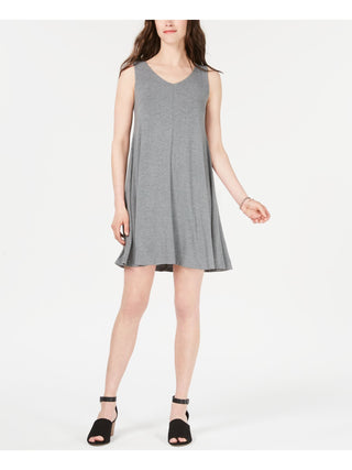 Vestido curto feminino sem mangas com decote em V, cinza, tamanho médio