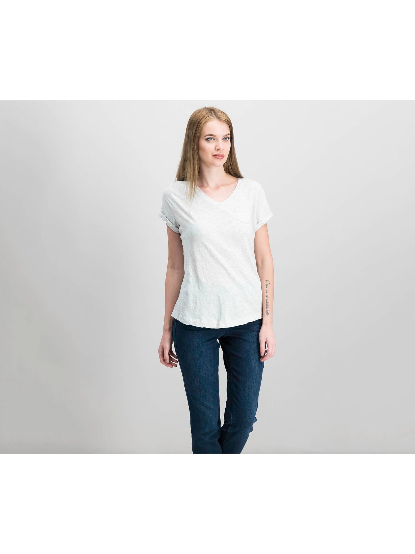 Camiseta feminina estilo &amp; co com bolsos mesclados, manga curta, gola V, cinza, tamanho pequeno grande