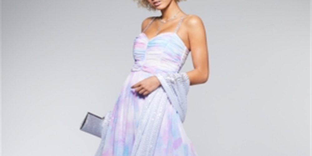 Vestido feminino Trixxi com alças finas transparentes, decote coração, comprimento total, corte formal, evasê, roxo, tamanho 1