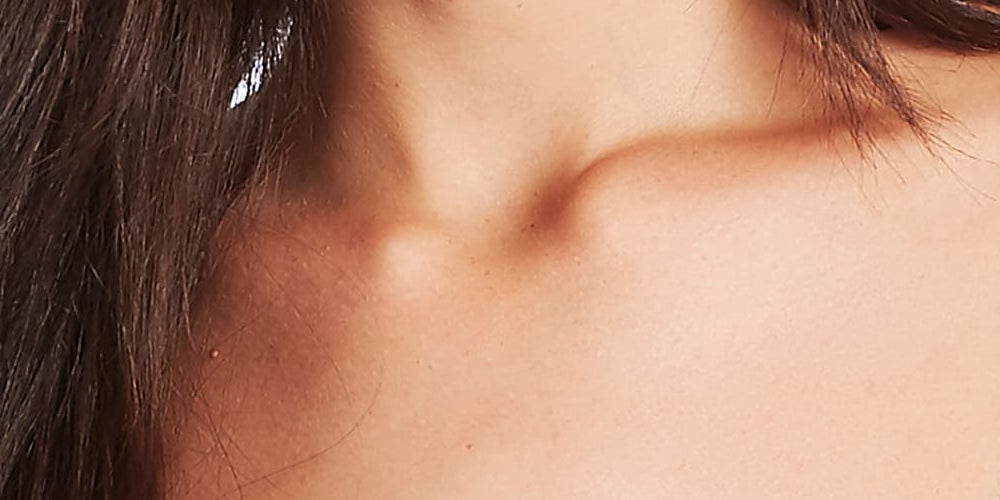 Regata feminina CeCe com alças finas e babados, gola quadrada, preta, tamanho extragrande