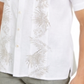 Camisa masculina Tasso Elba com estampa tropical franzida, branca, tamanho médio