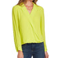 Vince Camuto Blusa feminina de manga comprida com decote em V e estampa de envelope falso, verde, tamanho GG