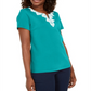Blusa feminina Karen Scott com decote dividido e acabamento em crochê, azul, tamanho médio