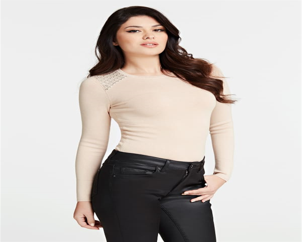 Guess by Marciano Suéter feminino Wilma com decote redondo e detalhes rosa, tamanho XS