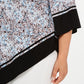 Blusa feminina Alfani plus size com estampa de V e borda azul com respingos, tamanho 1X