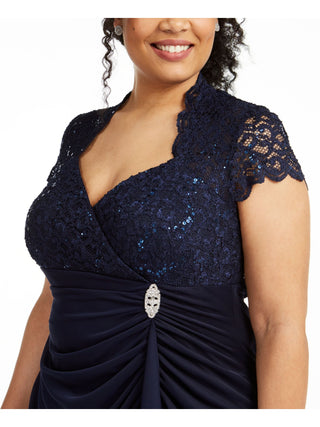 Vestido de noite feminino Betsy Adam com renda, manga curta, decote Queen Anne, comprimento até o joelho, tamanho azul-marinho, tamanho 18W