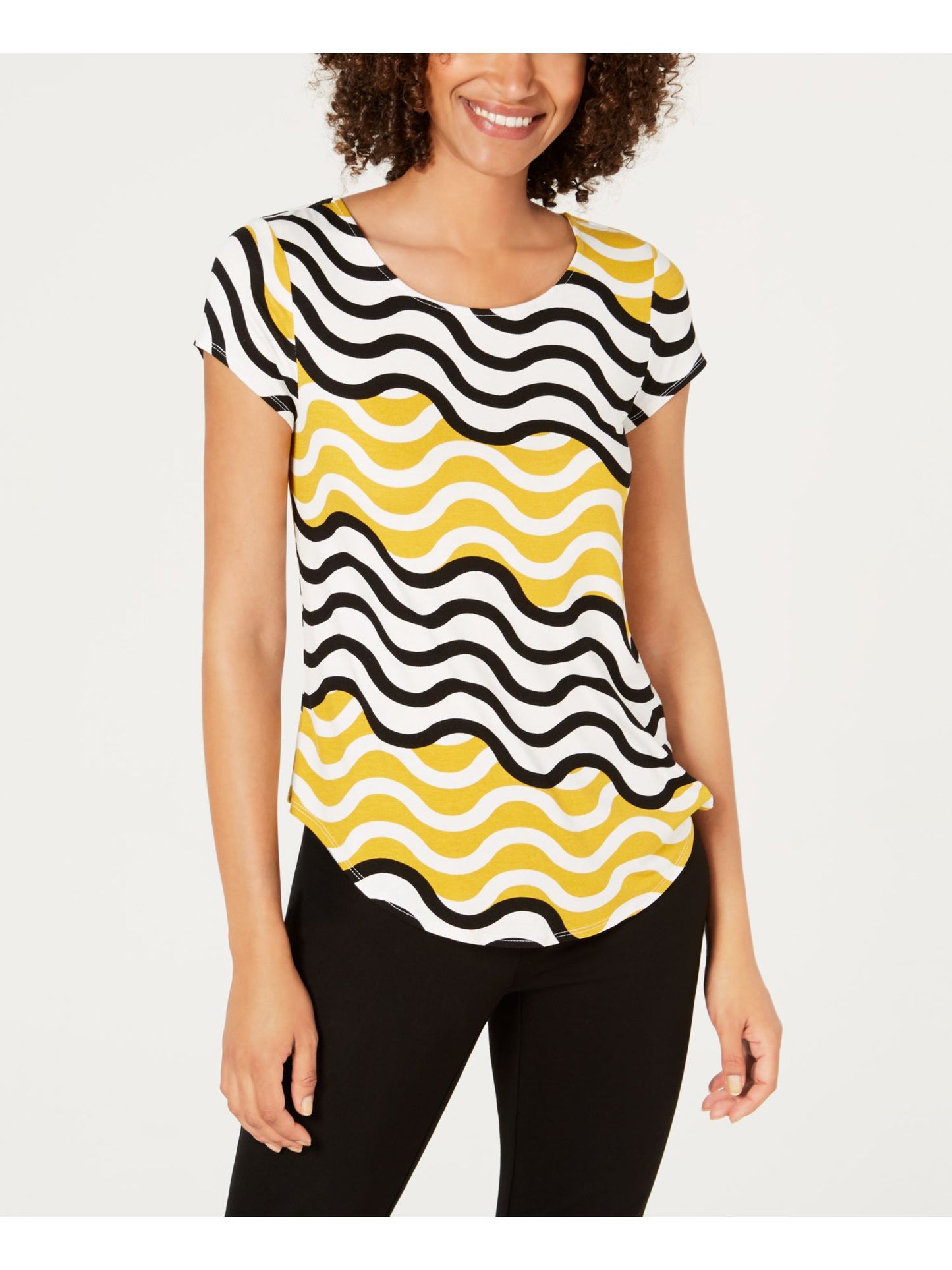 Blusa feminina Alfani com estampa de manga curta e gola alta, amarela, tamanho P