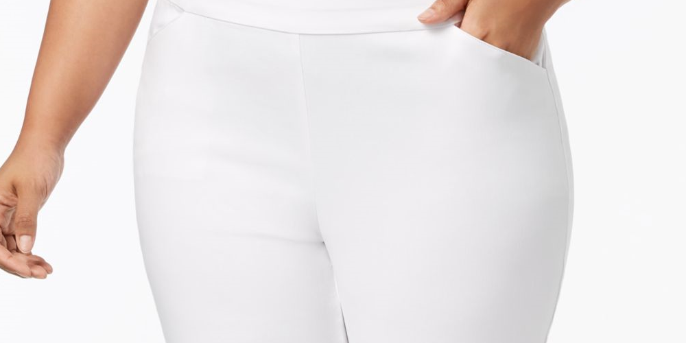 Calça Capri Plus Size com Barra de Renda INC International Concepts Branco Brilhante 26W
