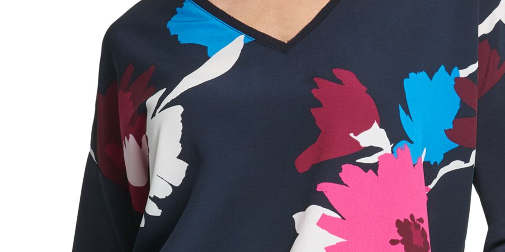 Blusa feminina estampada DKNY de manga comprida e decote em V, azul, tamanho extragrande