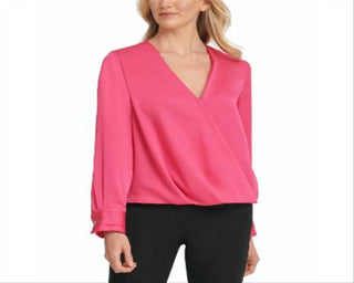 Blusa feminina DKNY com frente torcida, rosa, tamanho médio