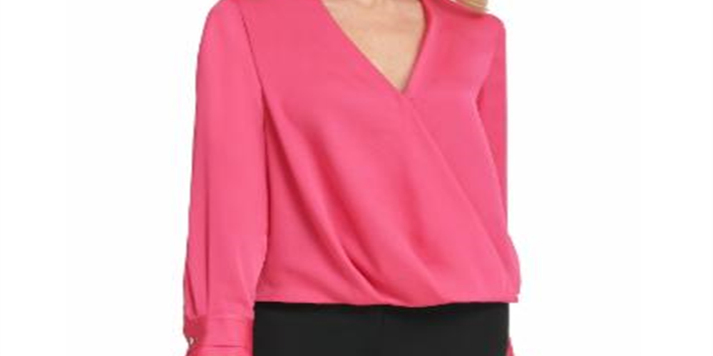 Blusa feminina DKNY com frente torcida, rosa, tamanho médio