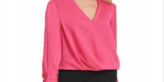 Blusa feminina DKNY com frente torcida, rosa, tamanho médio