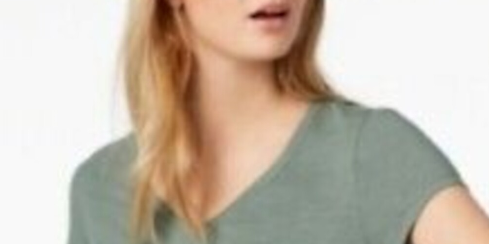 Camiseta feminina de manga curta com decote em V Maison Jules, verde, tamanho pequeno