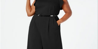 Macacão Calvin Klein Feminino com Cinto, Babados, Zíper, Sem Mangas, Gola Joia, Perna Larga, Preto, Tamanho 14W