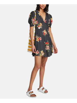 Vestido feminino Free People com zíper floral, manga curta, decote em V, acima do joelho, ajuste flare, preto, tamanho 0
