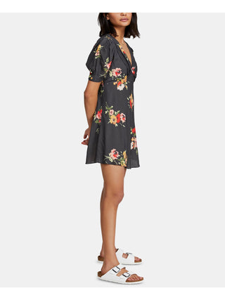 Vestido feminino Free People com zíper floral, manga curta, decote em V, acima do joelho, ajuste flare, preto, tamanho 0