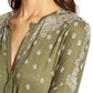 Lucky Brand Top Henley Feminino Estampado Manga 3/4 Verde Tamanho Médio