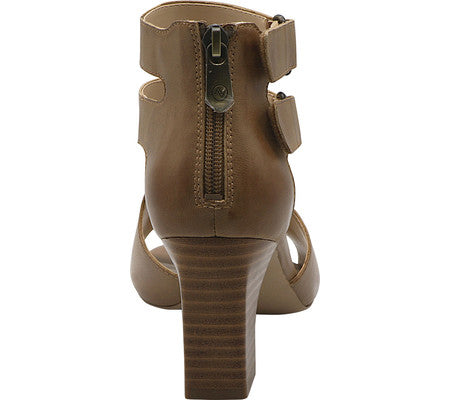 Sandálias femininas Adrienne Vittadini Rea com salto bloco marrom, tamanho 10M