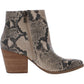 Bota feminina Sun Stone com estampa animal bege, bico fino, salto bloco e zíper, 8,5