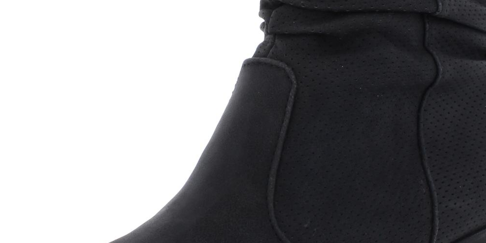 Botas femininas White Mountain Uptown de couro sintético perfuradas até o tornozelo, pretas, tamanho 5 M