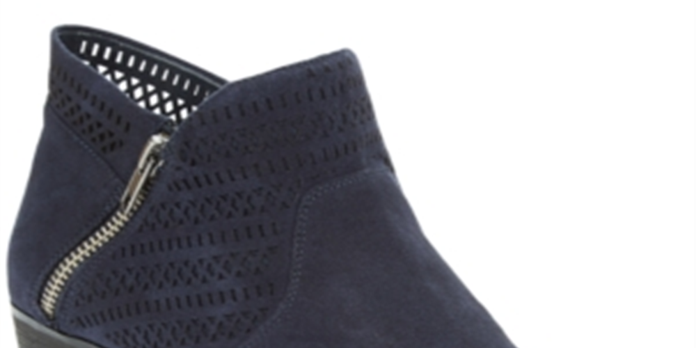 Botas femininas American Rag azul marinho perfuradas acolchoadas Abby bico redondo salto bloco 7 W