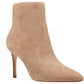 Botas de couro femininas Nine West com salto agulha e bico fino, acolchoadas, tamanho 7 M, marrom