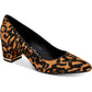 Calvin Klein Nita Pointy Toe Feminino - Scarpin de pelo de bezerro legítimo marrom, tamanho 7,5 M