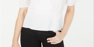 Blusa feminina Leyden com decote sobrepeliz e manga bufante, tamanho médio, cor marfim