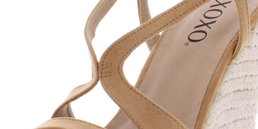 Sandálias femininas XOXO Sabeen de camurça com bico aberto e tira no tornozelo, cor areia, tamanho 8,5